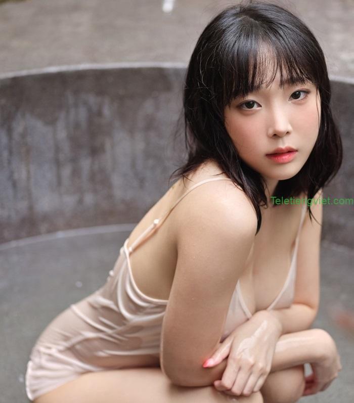 Ảnh Nữ sinh xinh đẹp chụp ảnh nude khoe vú khủng nóng bỏng